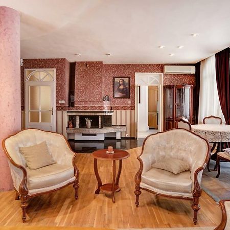 סופיה Aristocratic, Elegant, Designer Top Central Apartment מראה חיצוני תמונה