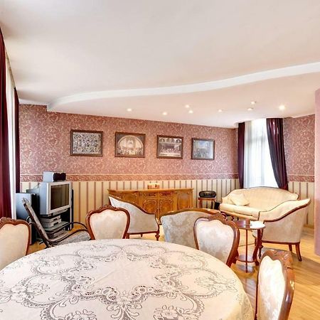 סופיה Aristocratic, Elegant, Designer Top Central Apartment מראה חיצוני תמונה