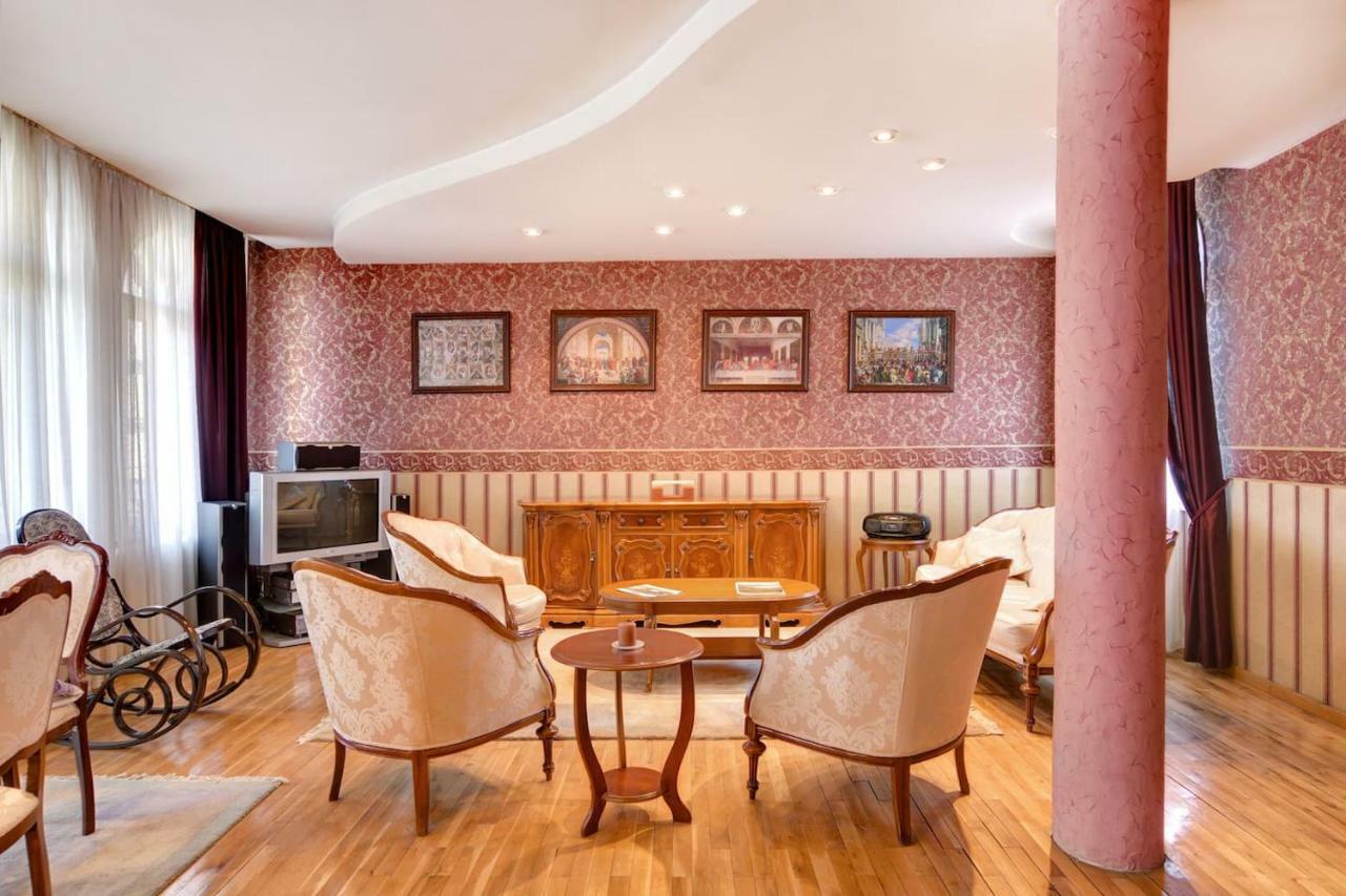 סופיה Aristocratic, Elegant, Designer Top Central Apartment מראה חיצוני תמונה