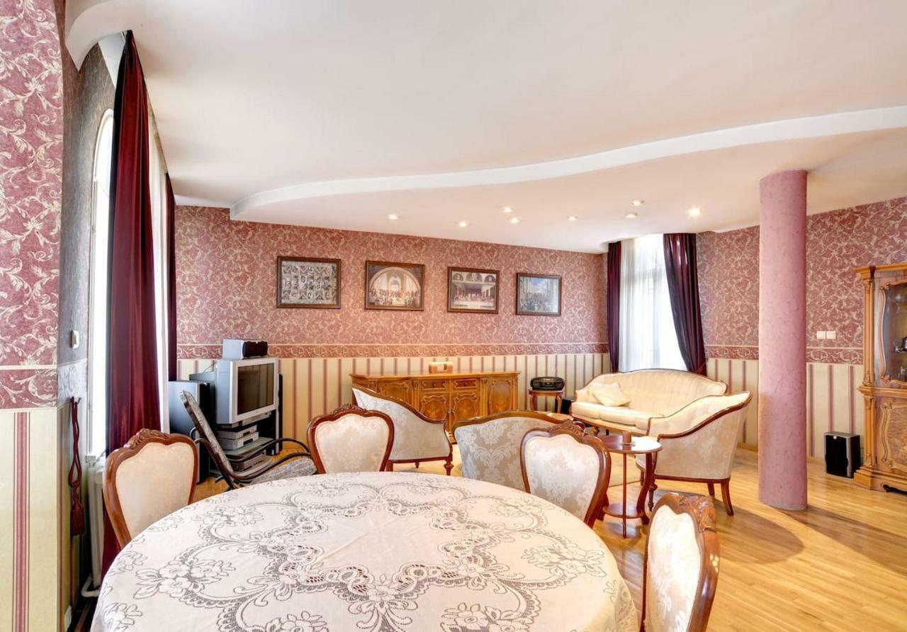 סופיה Aristocratic, Elegant, Designer Top Central Apartment מראה חיצוני תמונה